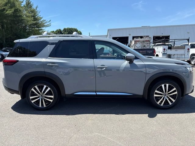 Used 2024 Nissan Pathfinder Platinum w/ Cargo Package AWD/4WD image 5