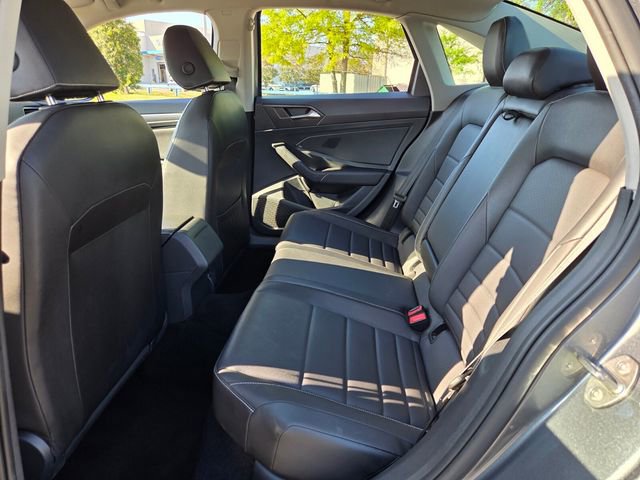 Used 2024 Volkswagen Jetta SE FWD image 11