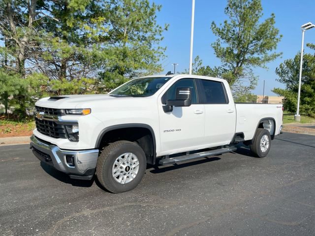 Used 2025 Chevrolet Silverado 2500 LT w/ Convenience Package AWD/4WD image 2