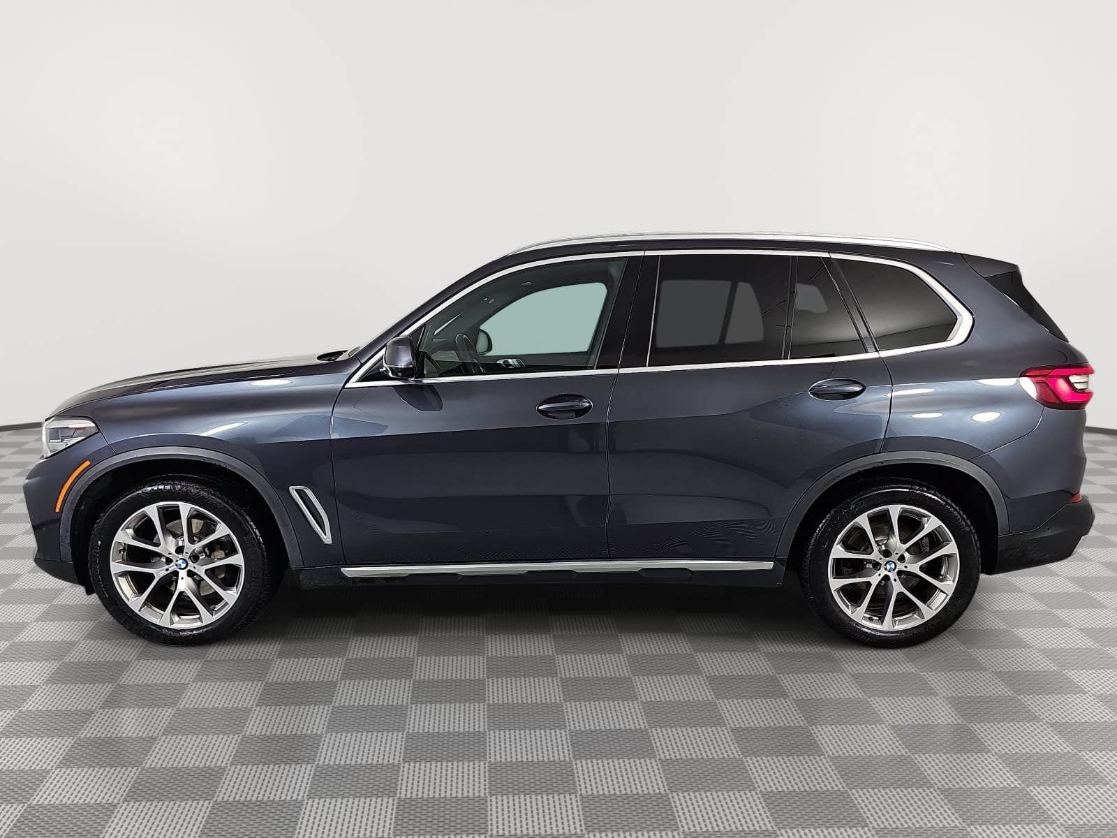 Used 2019 BMW X5 xDrive40i w/ Convenience Package AWD/4WD image 5