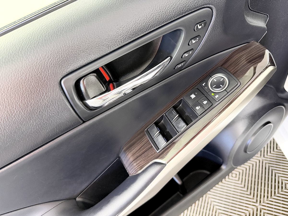 Used 2014 Lexus IS 250 w/ Luxury Package w/Gray Wood RWD image 28