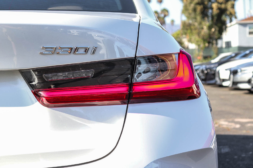 Certified 2023 BMW 330i Sedan w/ Driving Assistance Package RWD image 7
