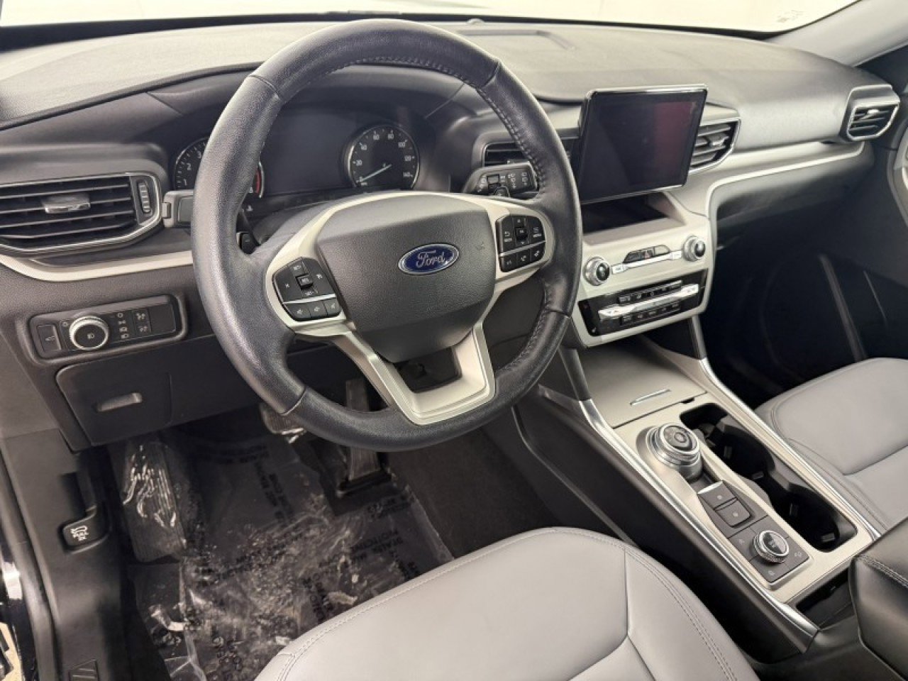 Certified 2021 Ford Explorer XLT w/ Equipment Group 202A image 14