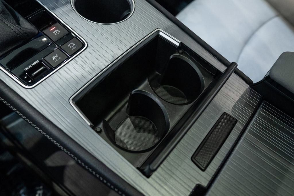 Used 2025 Toyota Sienna XLE AWD/4WD image 33