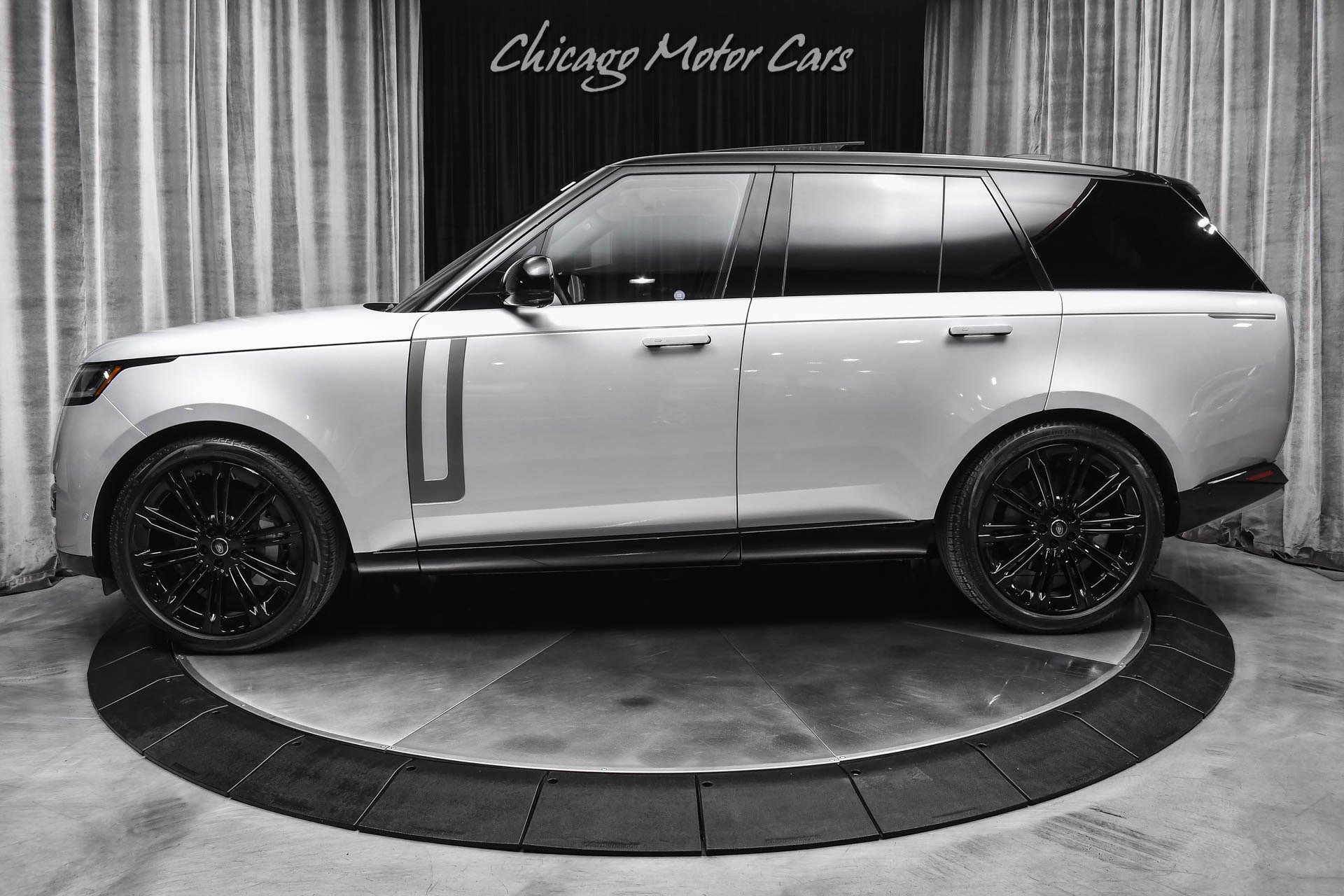 Used 2024 Land Rover Range Rover SE image 1