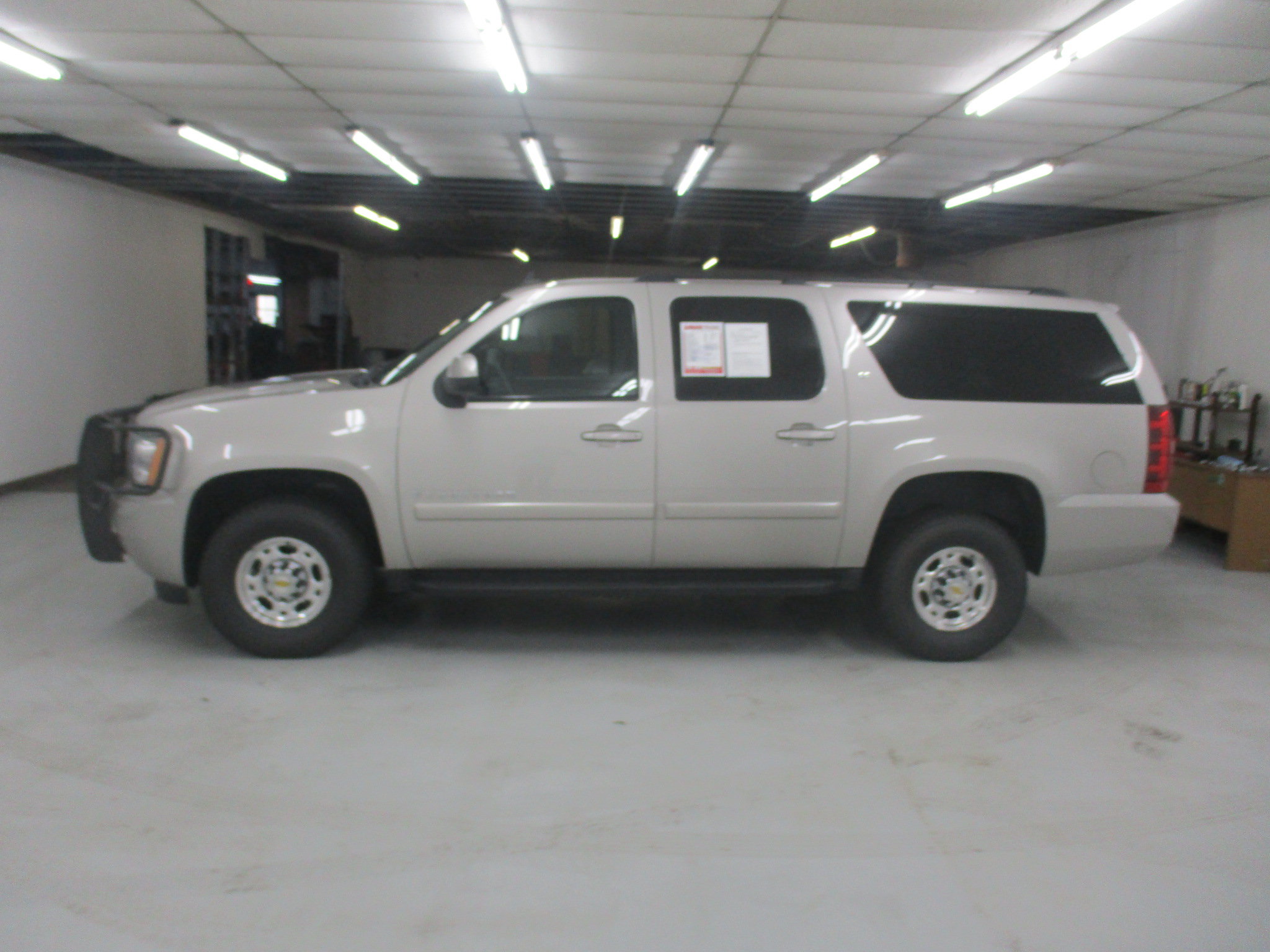 Used 2007 Chevrolet Suburban 2500 LT w/ LT Preferred Equipment Group AWD/4WD image 4