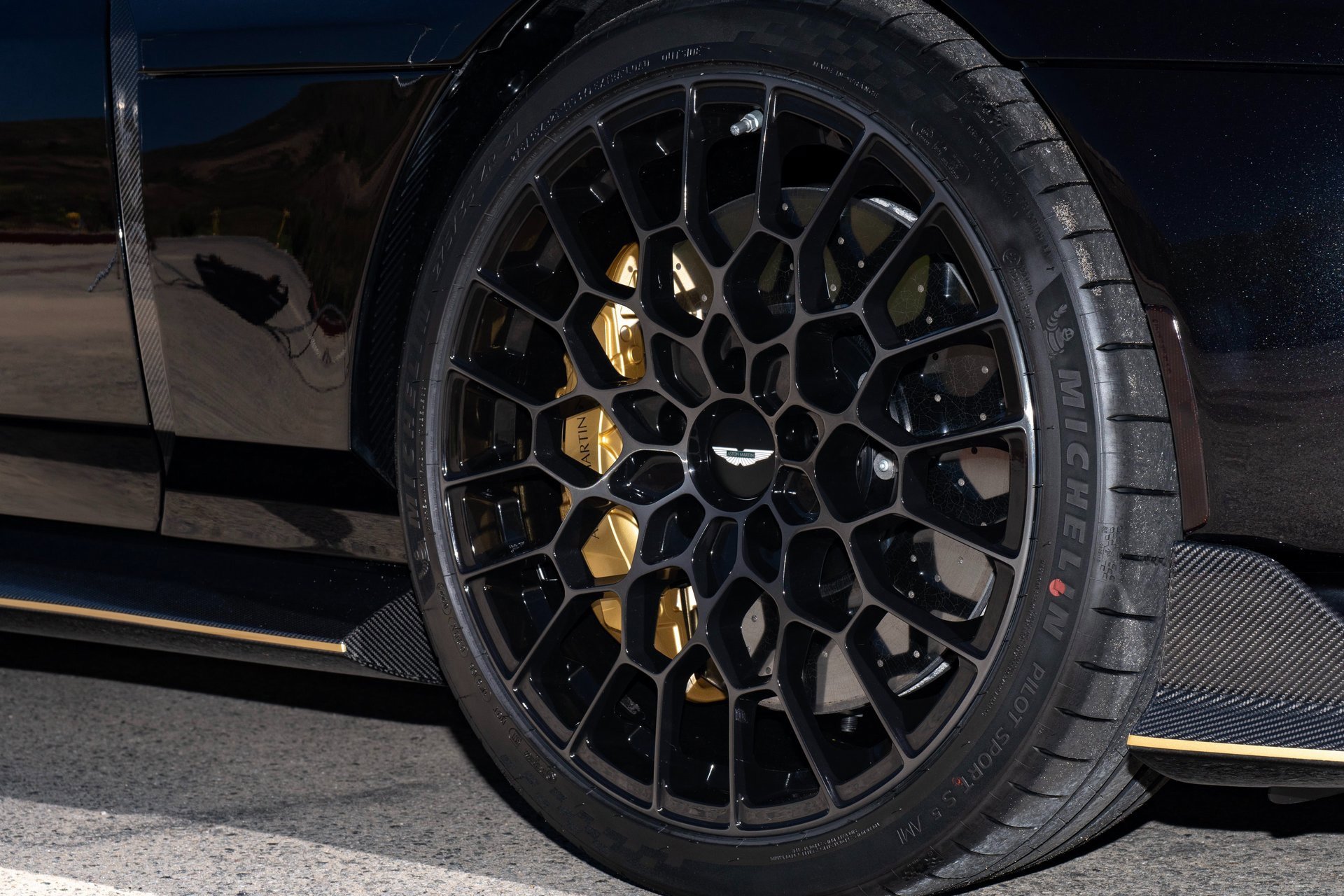 Used 2024 Aston Martin Valour image 9