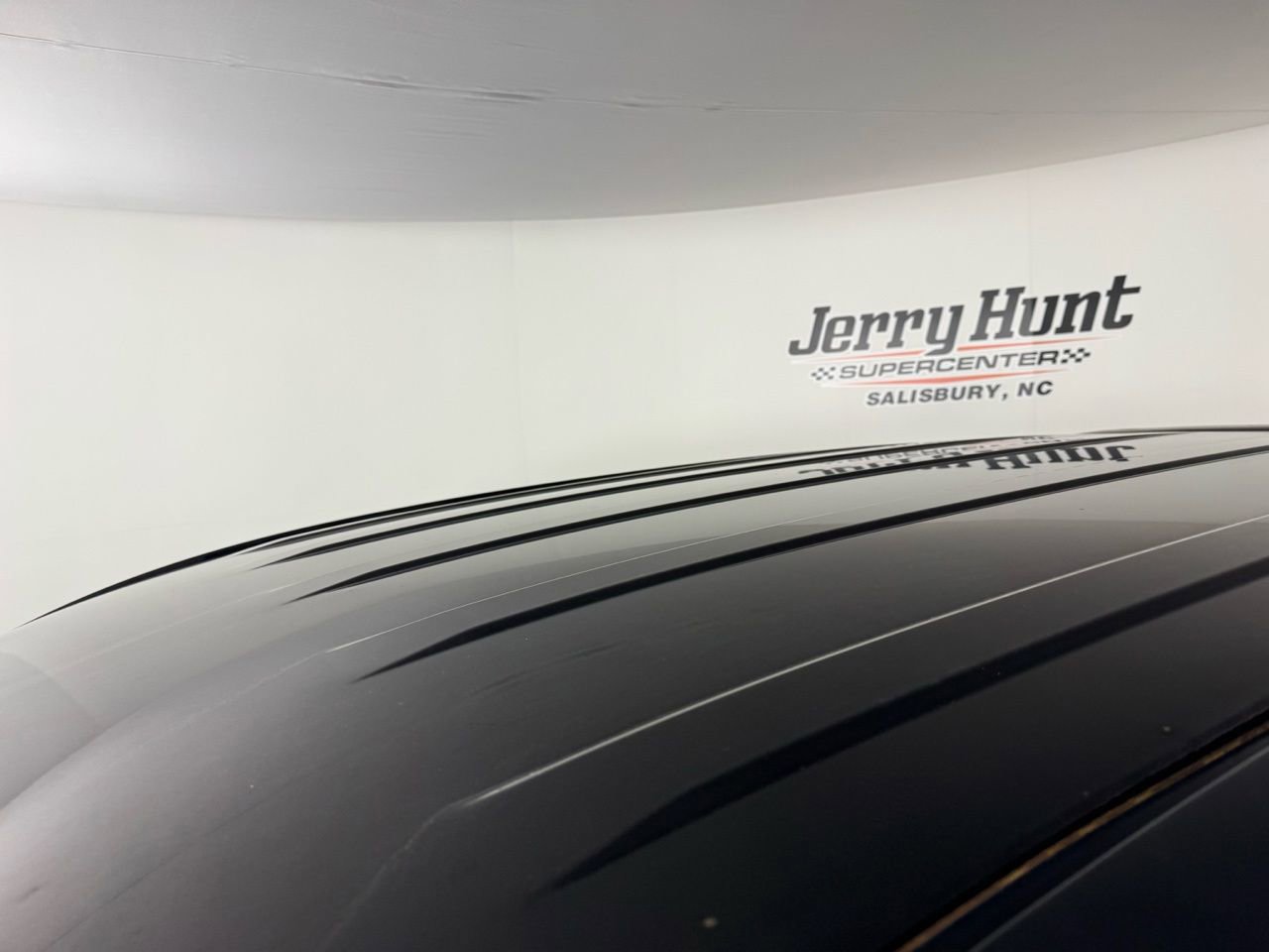 Used 2017 Nissan Titan SV image 5