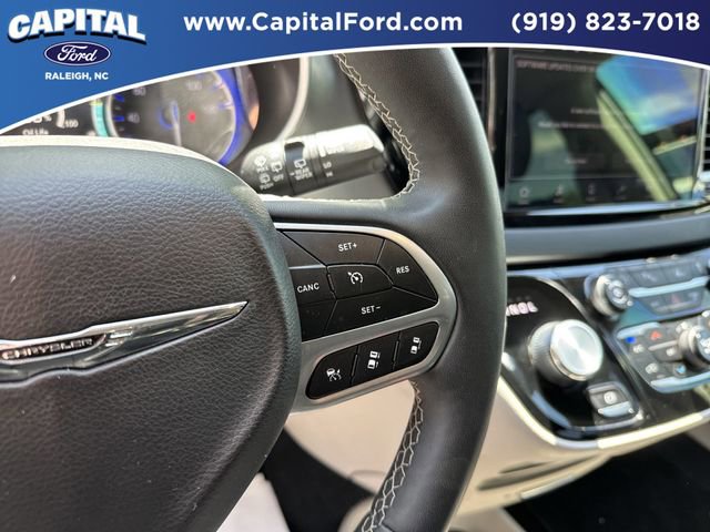 Used 2024 Chrysler Pacifica Touring-L FWD image 22