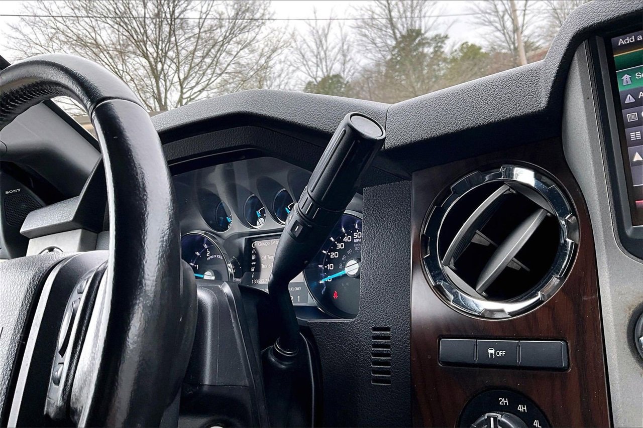 Used 2015 Ford F250 Lariat w/ Chrome Package image 28