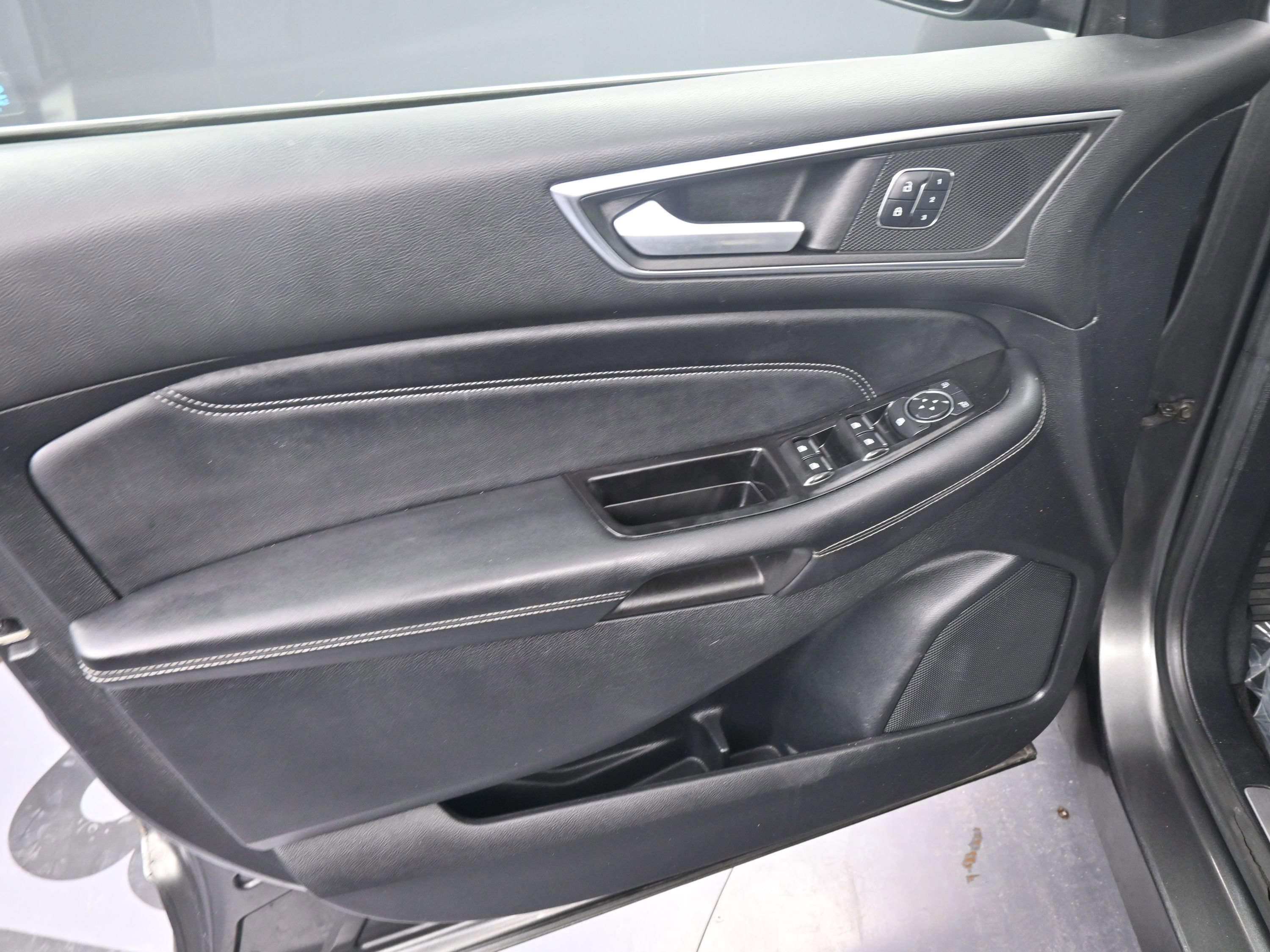 Used 2016 Ford Edge Titanium w/ Equipment Group 301A AWD/4WD image 13