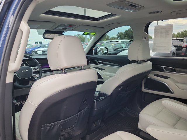 Used 2024 Kia Telluride SX w/ Towing Package FWD image 15