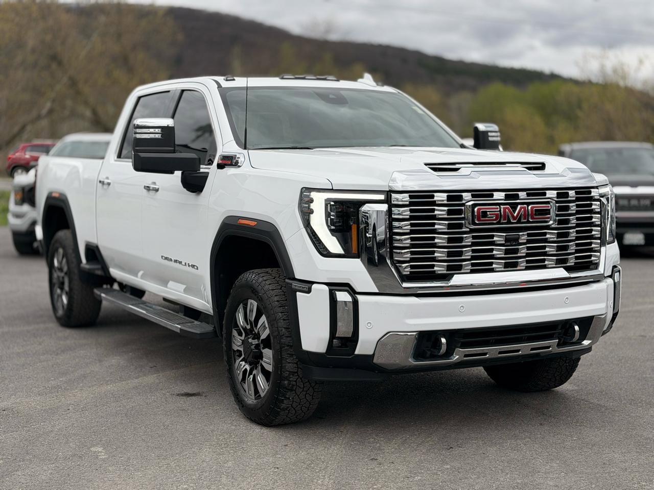 Used 2025 GMC Sierra 3500 Denali AWD/4WD image 1