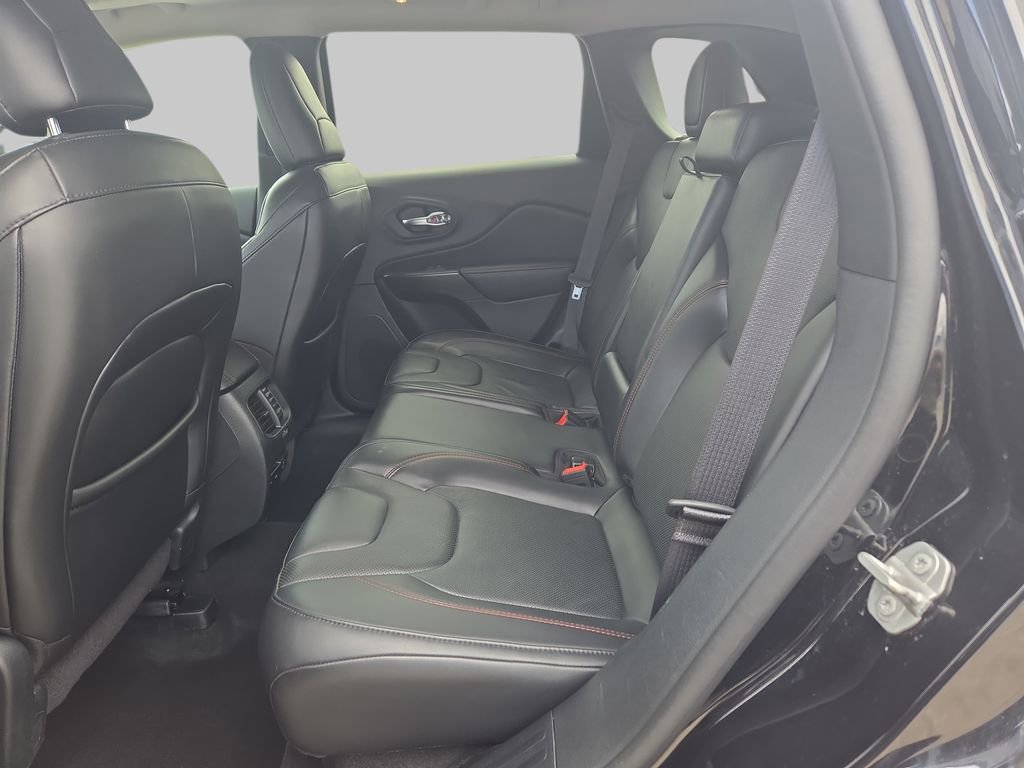 Used 2020 Jeep Cherokee Trailhawk image 17