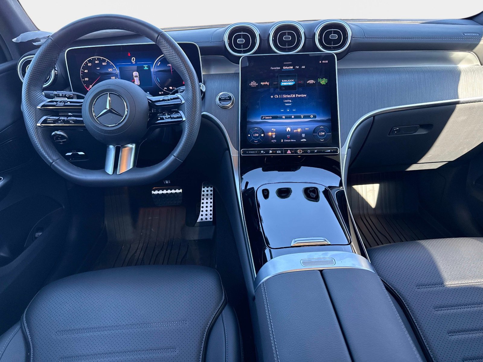 Used 2025 Mercedes-Benz GLC 350e 4MATIC image 18