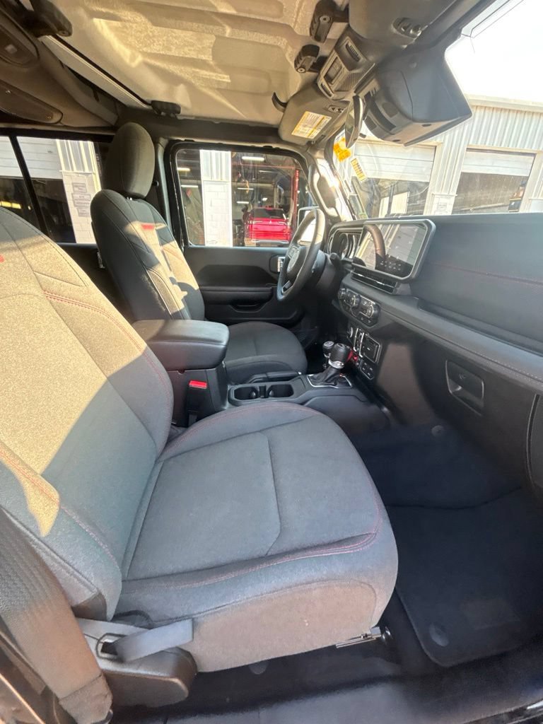 Used 2026 Jeep Wrangler Unlimited Rubicon AWD/4WD image 24
