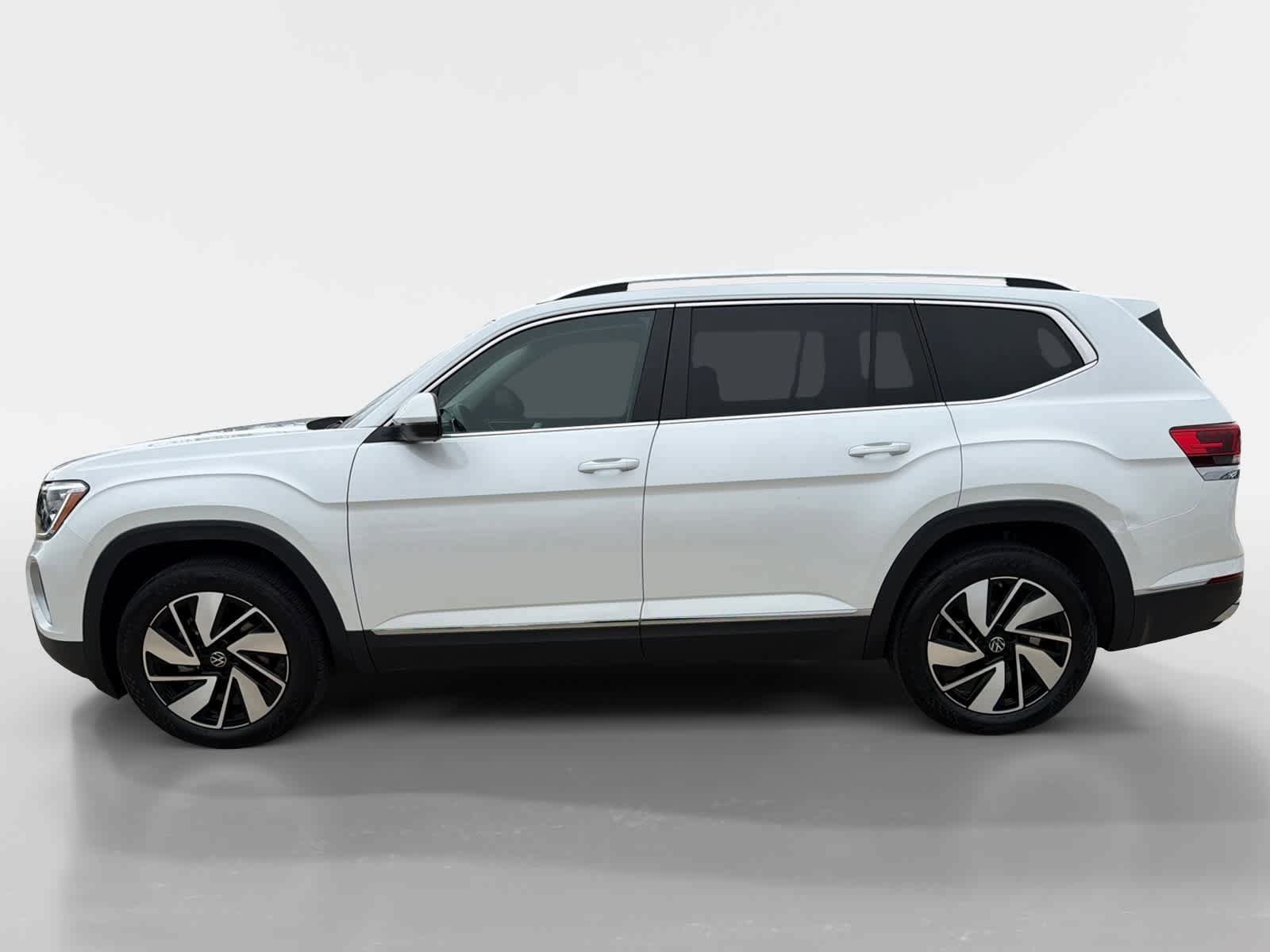 Used 2025 Volkswagen Atlas SEL image 3