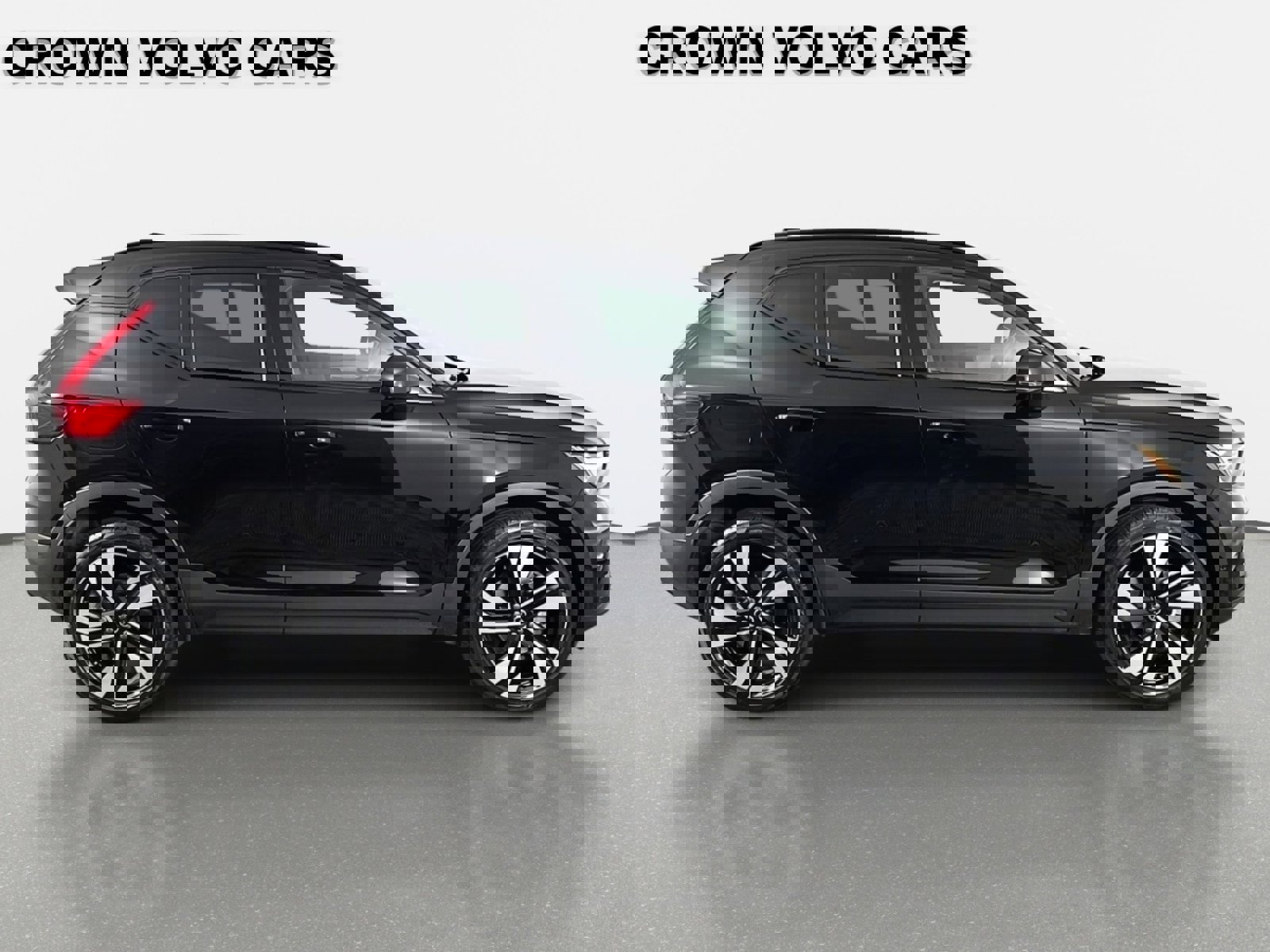 Used 2023 Volvo XC40 B4 Ultimate image 5