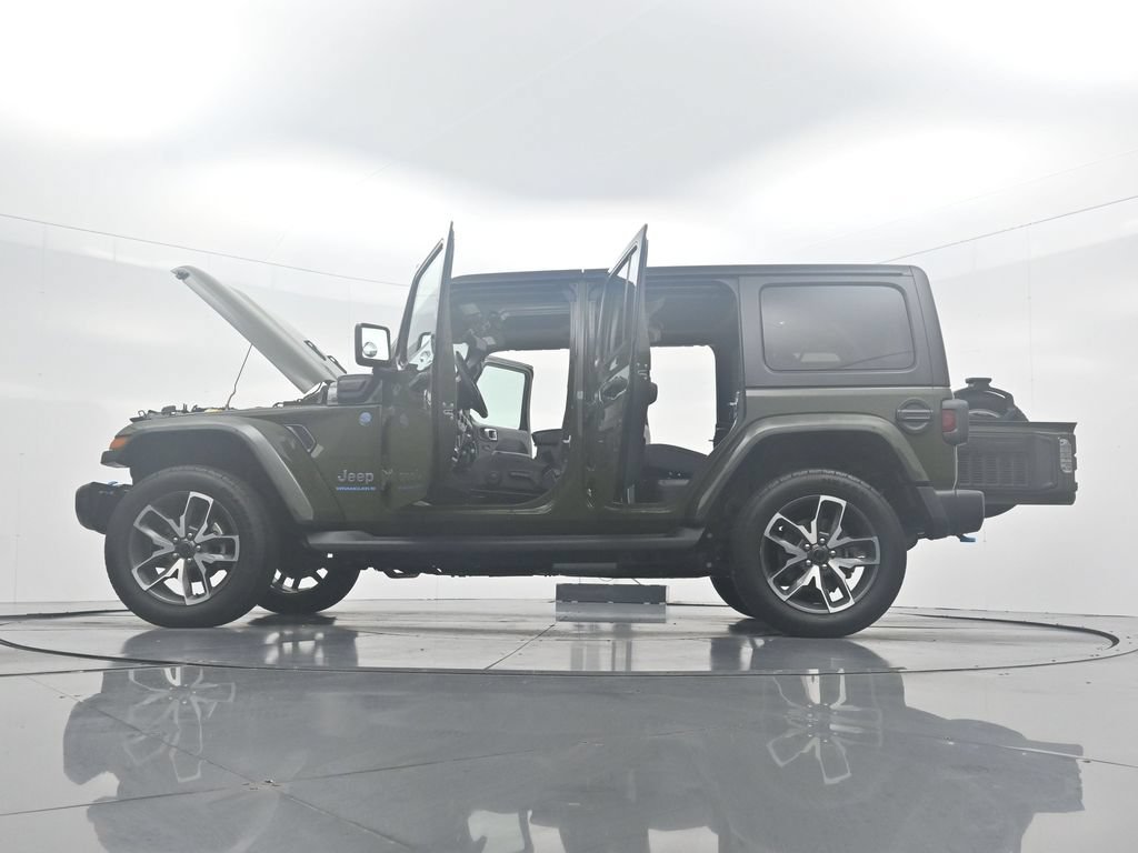 Used 2024 Jeep Wrangler Unlimited w/ Convenience Group AWD/4WD image 44