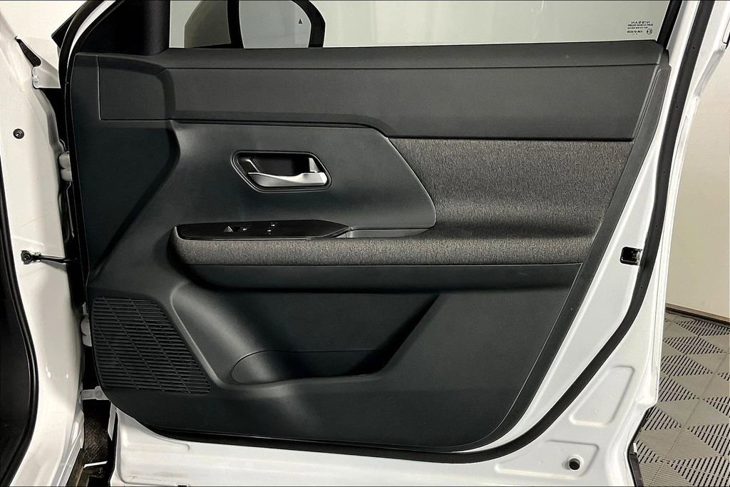 Used 2025 Nissan Kicks SV image 24