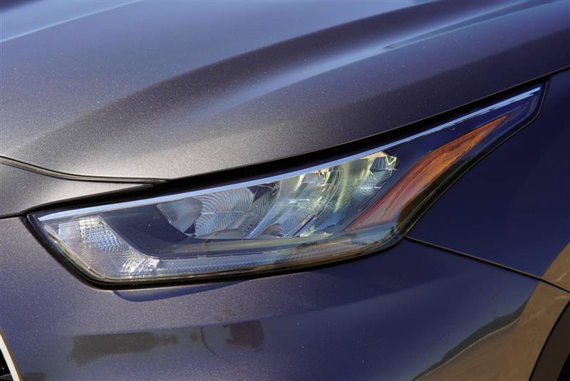 Used 2020 Toyota Highlander XLE AWD/4WD image 28