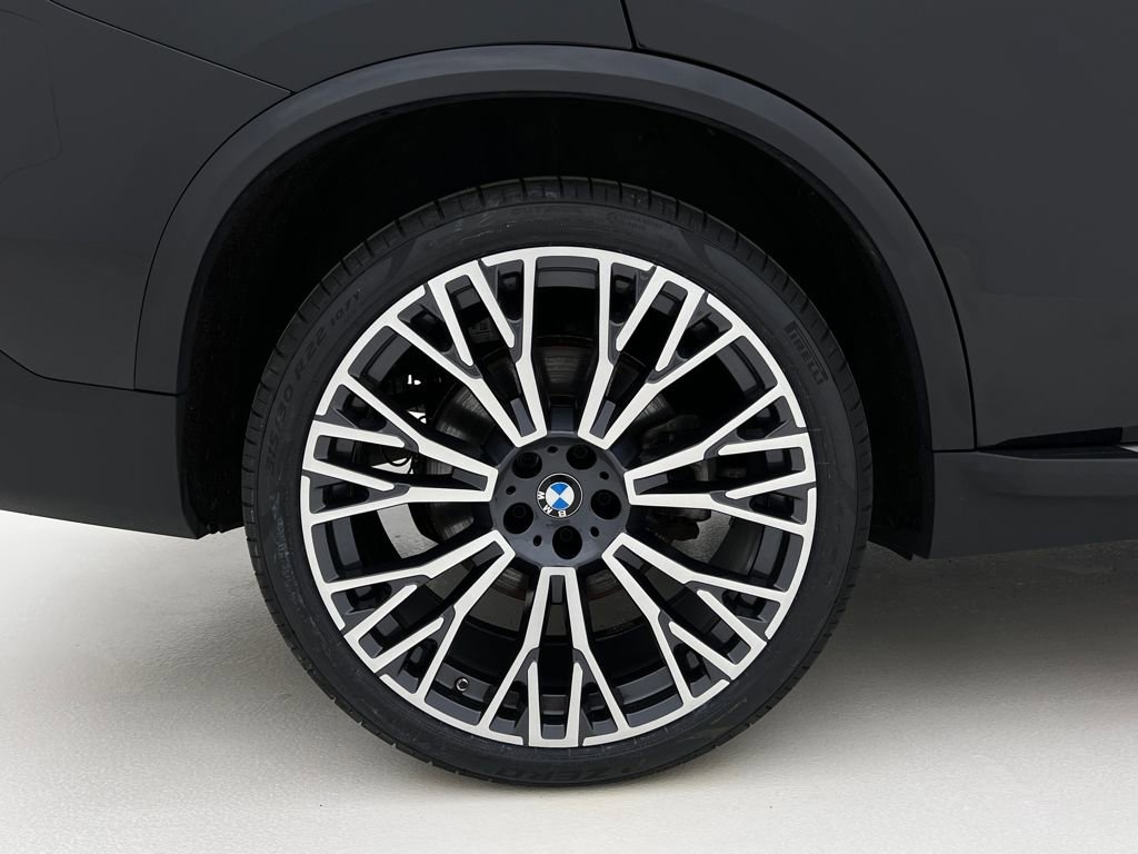 Certified 2025 BMW X5 xDrive40i w/ Executive Package image 28