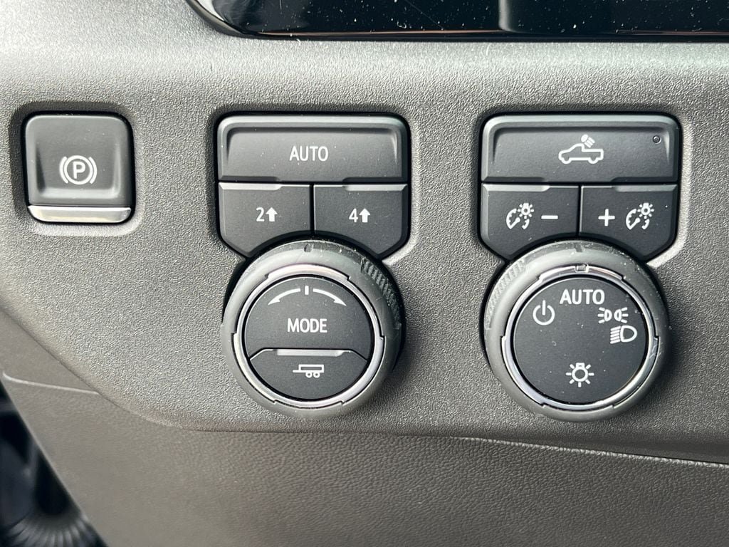 Used 2024 Chevrolet Silverado 1500 LT AWD/4WD image 17