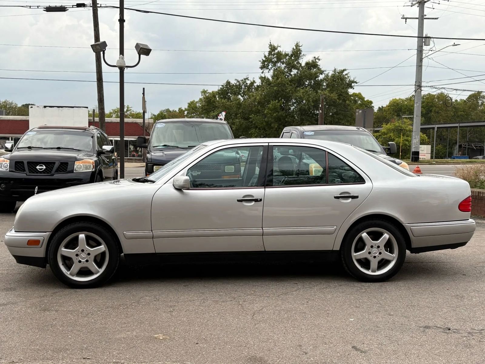Used 1999 Mercedes-Benz E 320 Sedan image 2