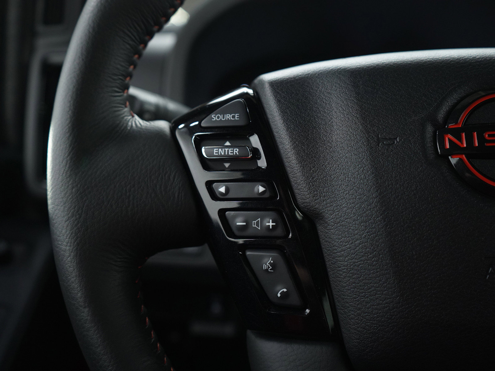 Used 2025 Nissan Frontier PRO-4X w/ Pro Premium Package image 25