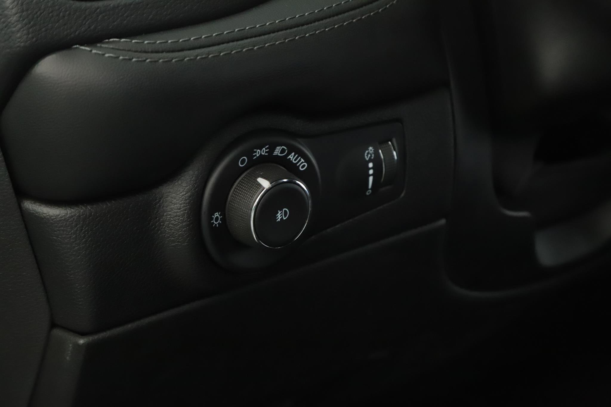 Used 2022 Dodge Durango GT w/ Blacktop Package AWD/4WD image 9