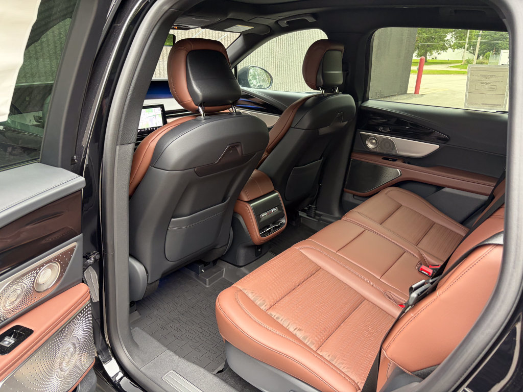 New 2026 Lincoln Nautilus Reserve AWD/4WD image 17