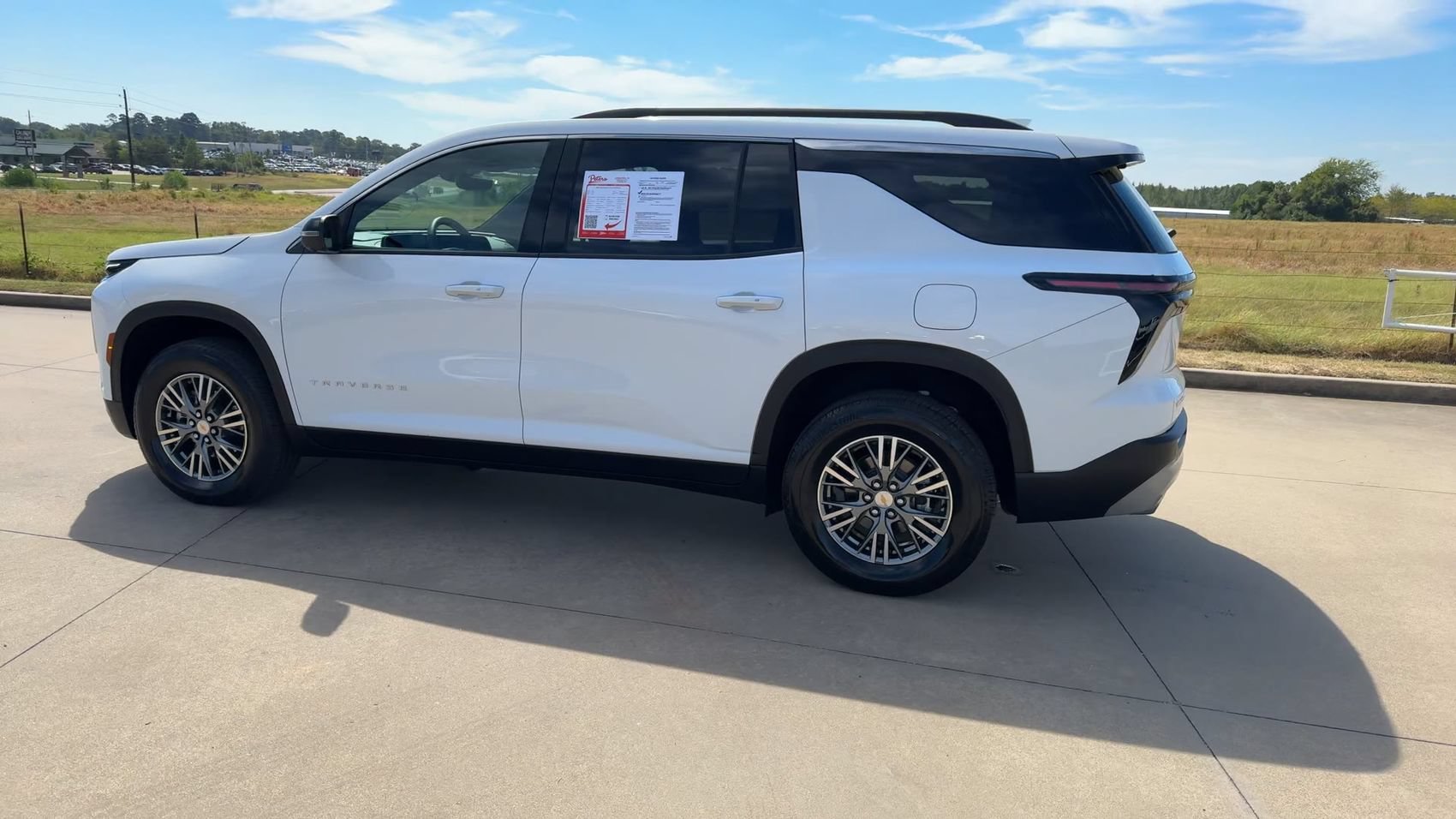 Used 2026 Chevrolet Traverse LT w/ Driver Confidence Package FWD image 6