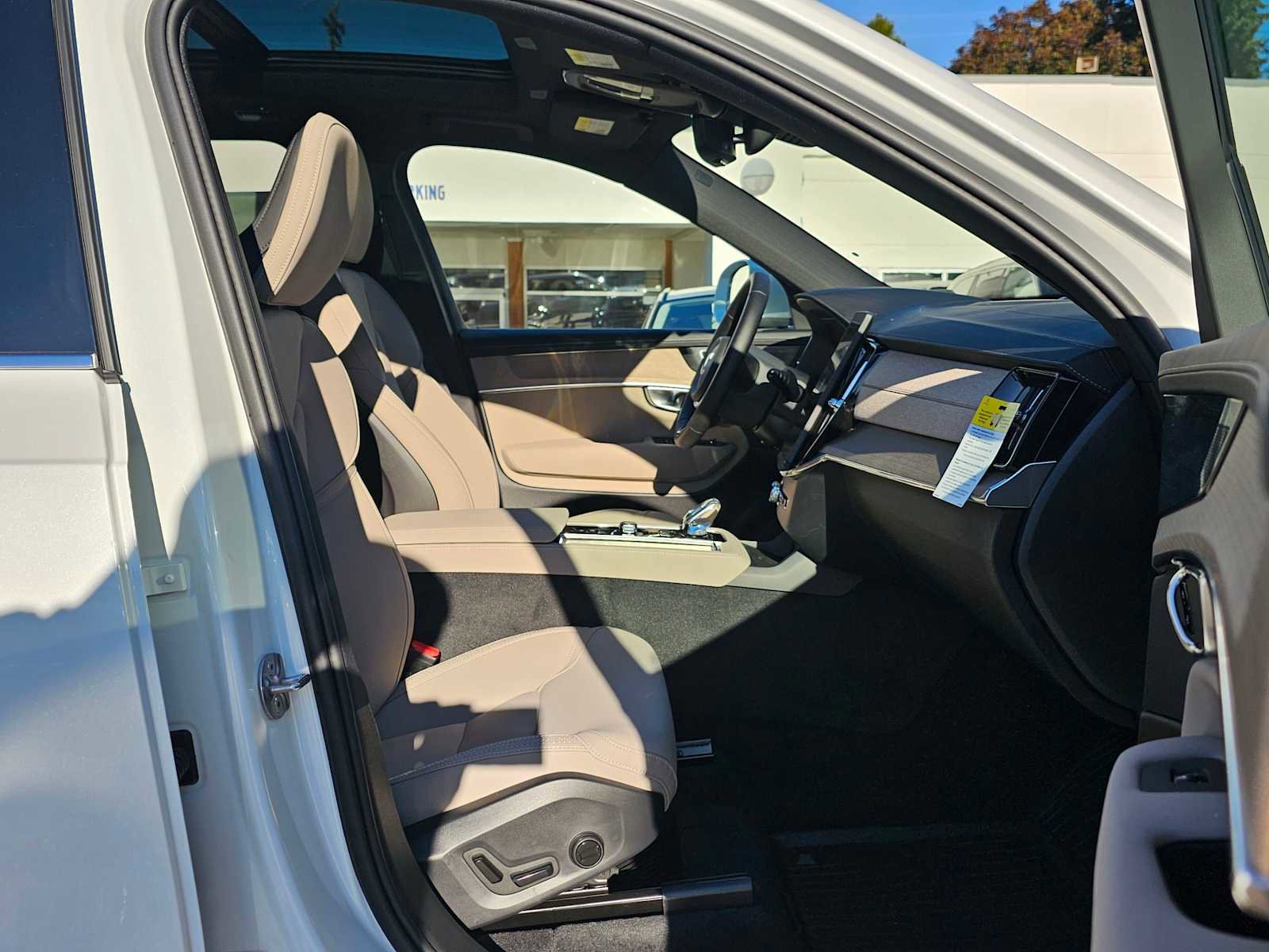 New 2026 Volvo XC90 B6 Plus w/ Protection Package Premier image 10
