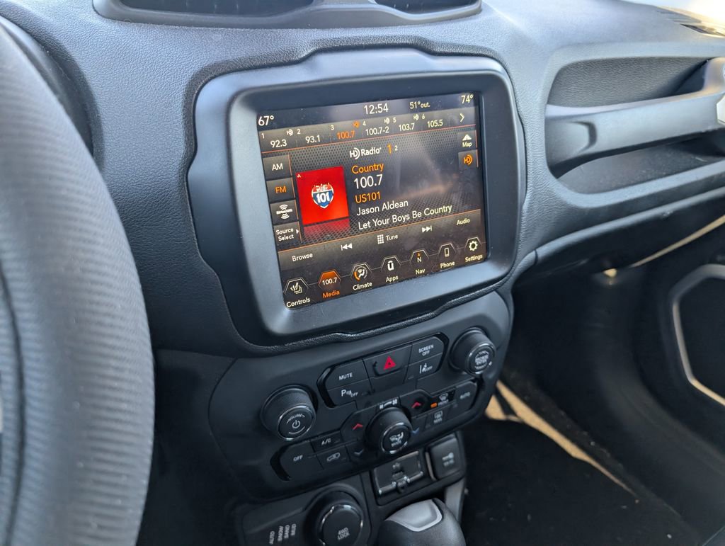 Used 2018 Jeep Renegade Latitude w/ UConnect 8.4 Nav Group image 18