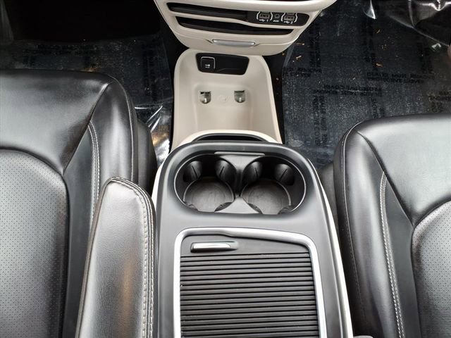 Used 2023 Chrysler Pacifica Touring-L FWD image 19