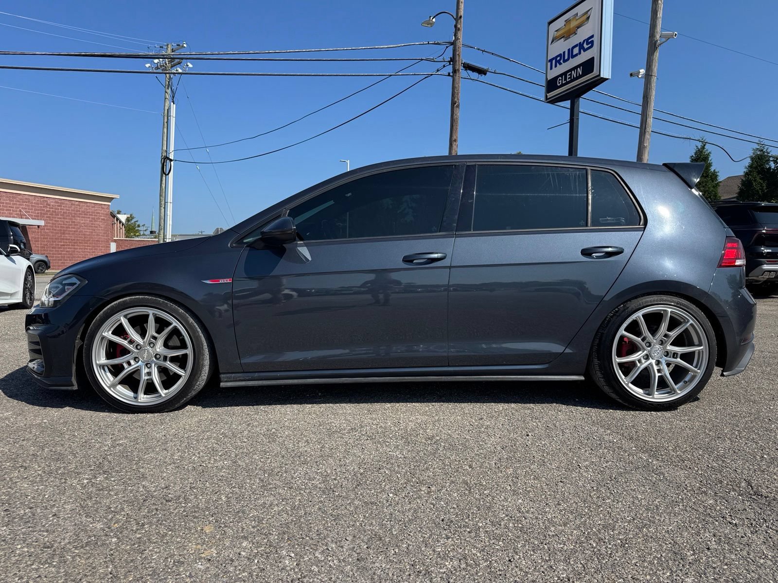 Used 2018 Volkswagen Golf 4-Door FWD image 3