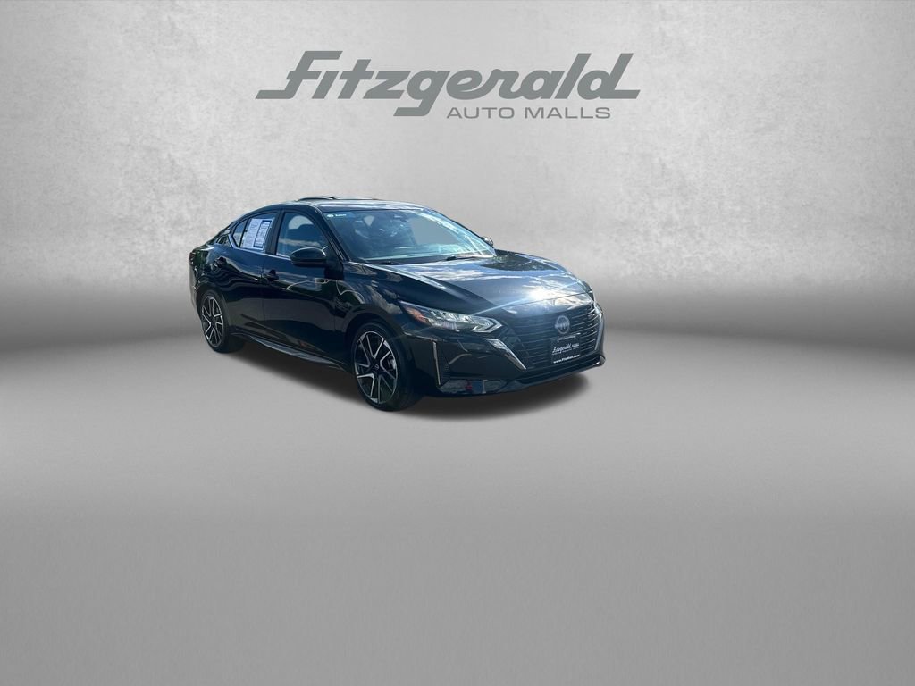 Used 2025 Nissan Sentra SR FWD image 1