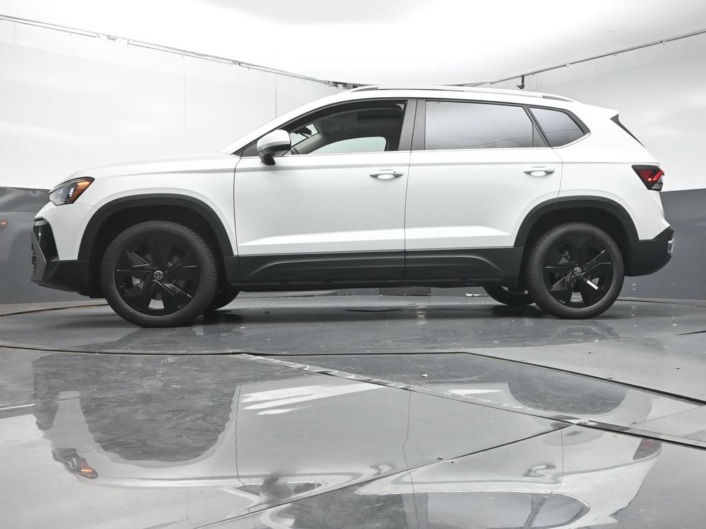 New 2026 Volkswagen Taos SE FWD image 35