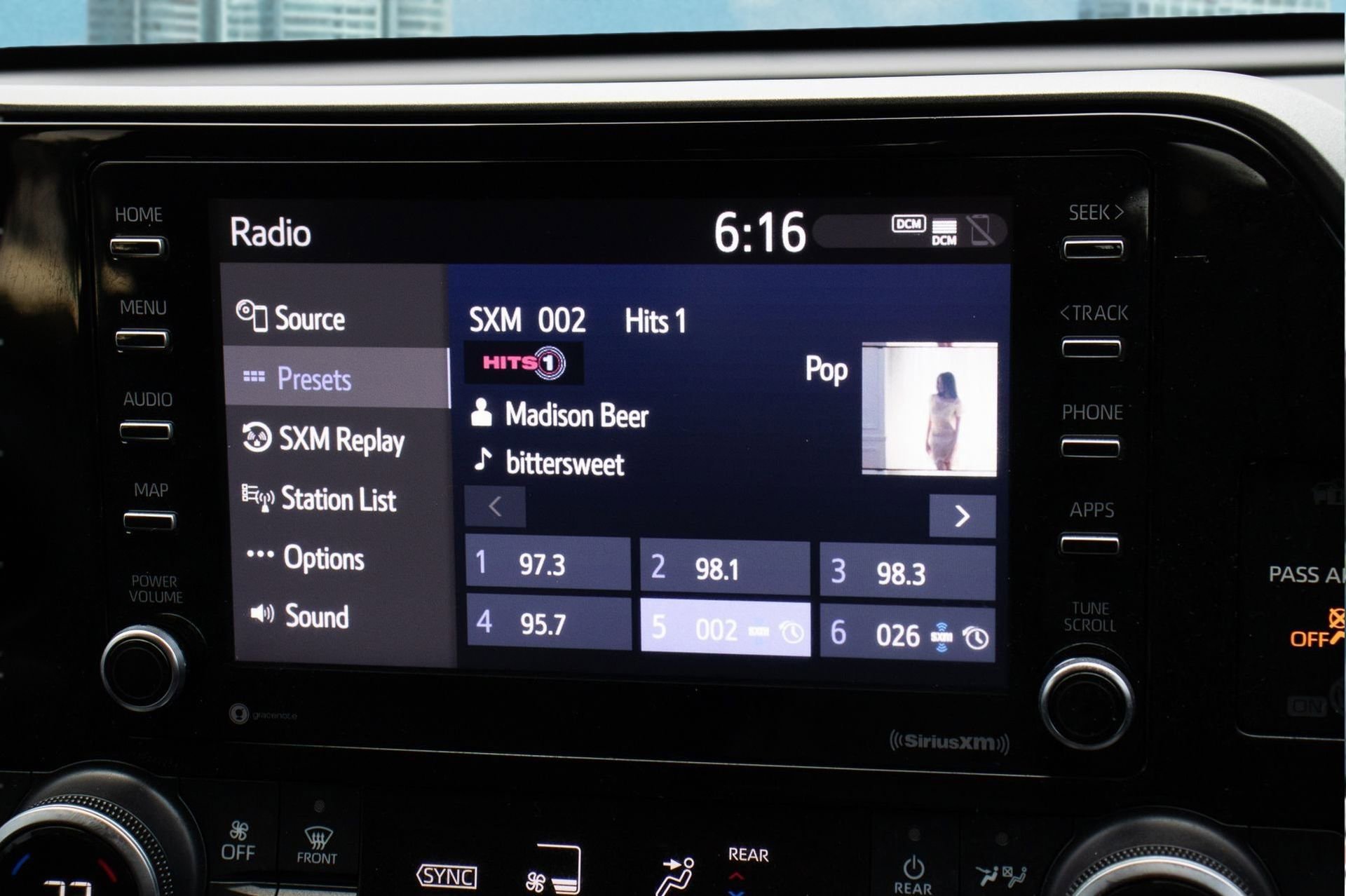 Used 2020 Toyota Highlander L image 22