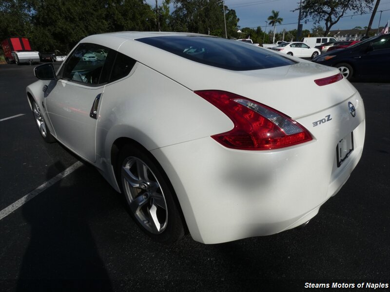 Used 2010 Nissan 370Z Coupe RWD image 9