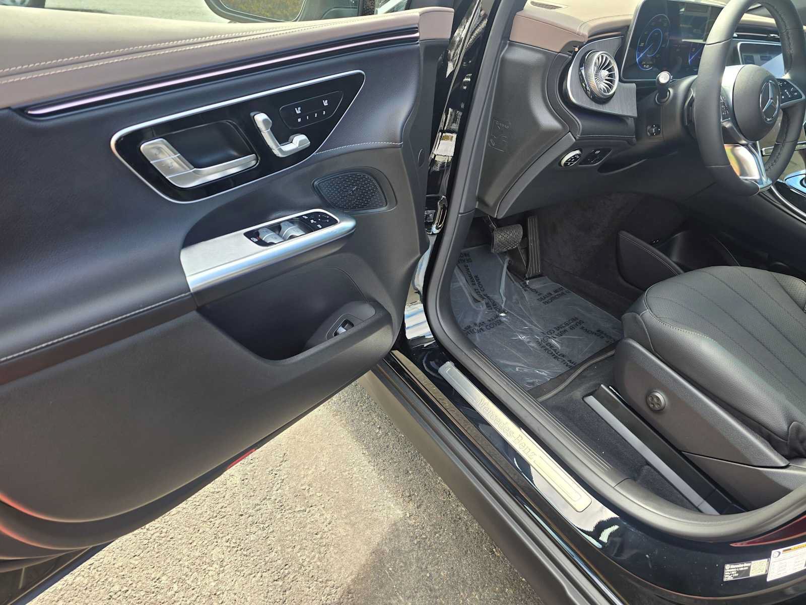 New 2026 Mercedes-Benz EQE 320 4MATIC SUV image 22