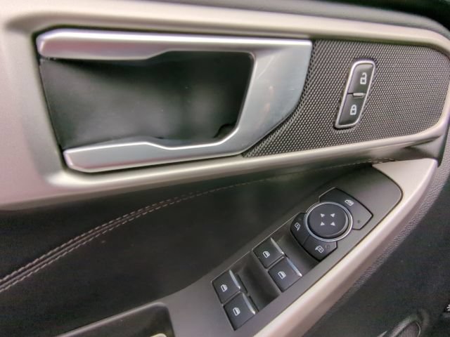 Used 2023 Ford Explorer XLT AWD/4WD image 17
