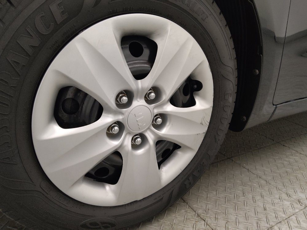 Used 2017 Kia Forte LX FWD image 31