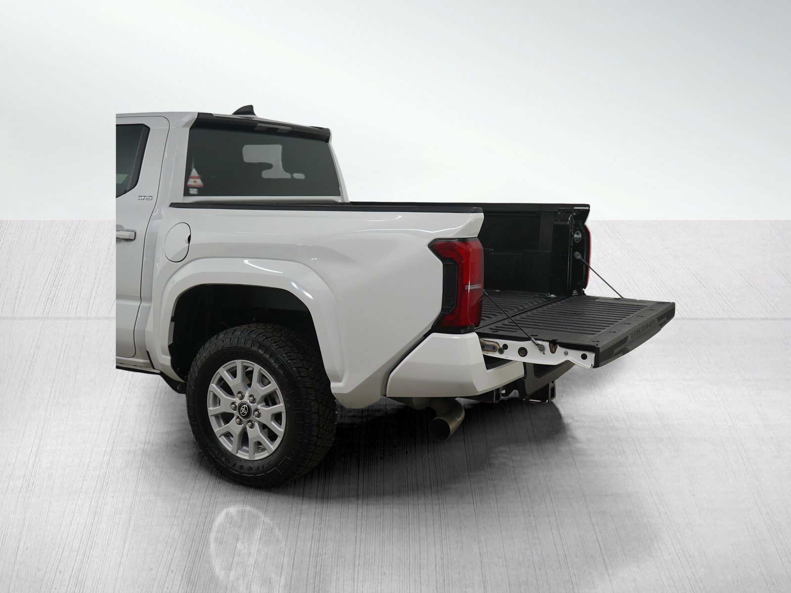 Used 2024 Toyota Tacoma SR5 image 9