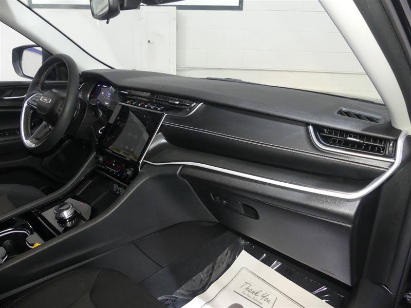 Used 2023 Jeep Grand Cherokee Laredo w/ Luxury Tech Group I AWD/4WD image 24