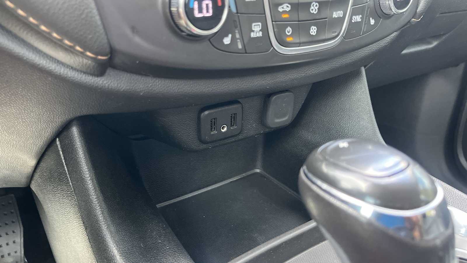 Used 2019 Chevrolet Traverse LT w/ LT Premium Package AWD/4WD image 49