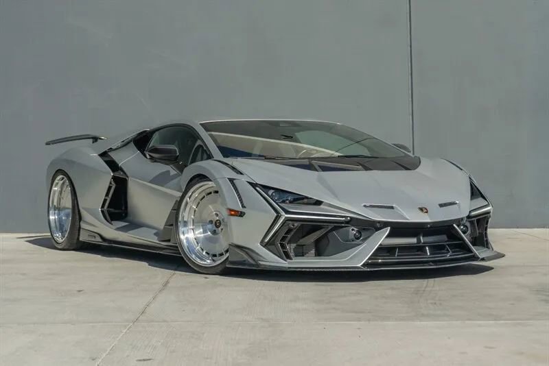Used 2024 Lamborghini Revuelto image 5