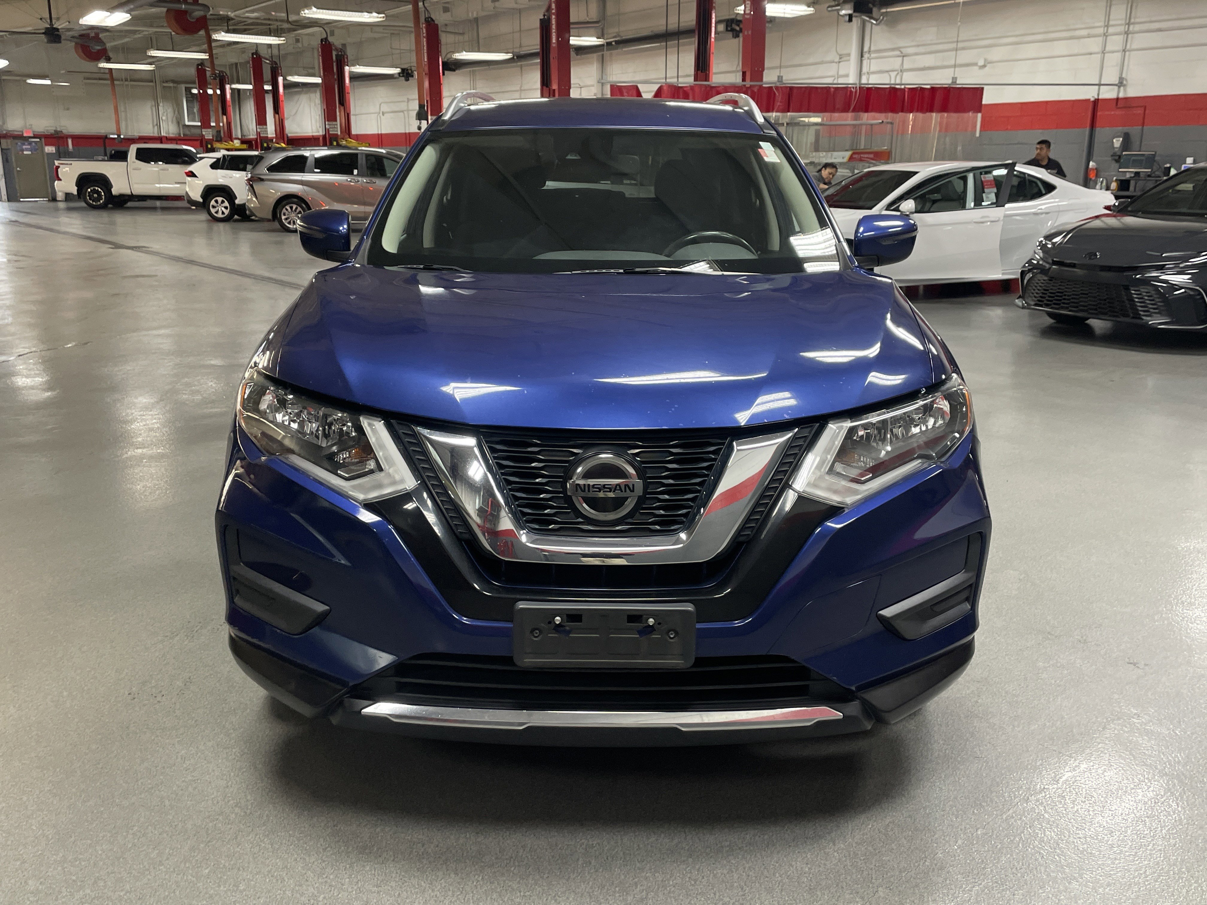 Used 2019 Nissan Rogue SV image 3