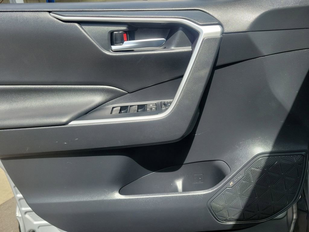 Used 2019 Toyota RAV4 XLE FWD image 22