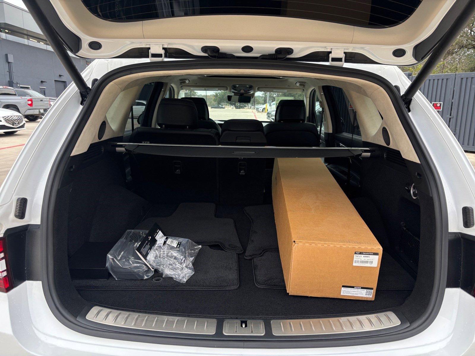 Used 2025 Genesis GV80 3.5T Prestige image 16